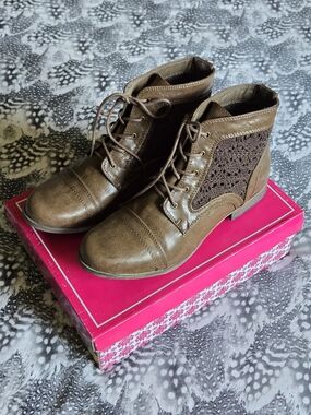 Wanted Taupe Crochet Motorcycle Lace-Up Ankle Boots Size 10